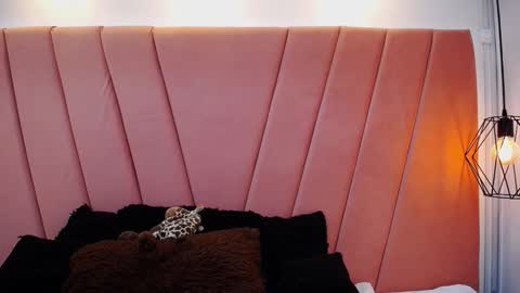 mia online show from 10-23-25, 12:04