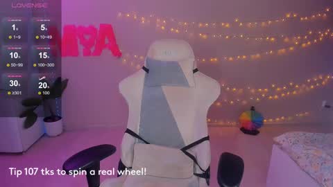 Snapshot of miss_mia_meow chatting on 02-13-25, 12:13 Mamma Mia online show from 02-13-25, 12:13