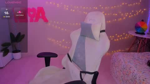 Snapshot of miss_mia_meow chatting on 02-17-25, 10:03 Mamma Mia online show from 02-17-25, 10:03