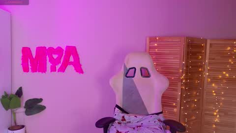 Snapshot of miss_mia_meow chatting on 09-18-25, 04:36 Mamma Mia online show from 09-18-25, 04:36