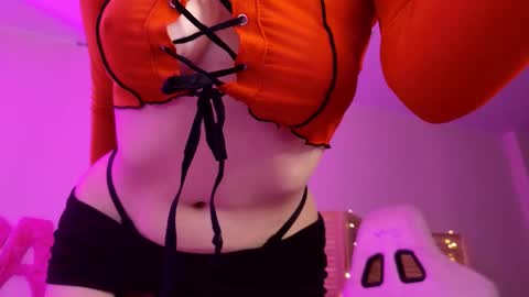 Snapshot of miss_mia_meow chatting on 10-08-25, 04:54 Mamma Mia online show from 10-08-25, 04:54