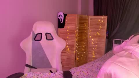 Snapshot of miss_mia_meow chatting on 10-26-25, 05:46 Mamma Mia online show from 10-26-25, 05:46