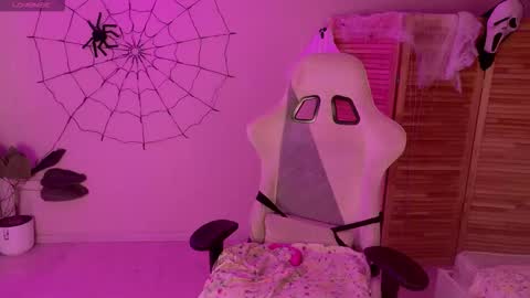 Snapshot of miss_mia_meow chatting on 11-16-25, 04:18 Mamma Mia online show from 11-16-25, 04:18