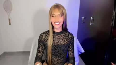 Snapshot of miss_myers chatting on 03-10-26, 10:04 Goddess Myers thumb up is important for me kisses online show from 03-10-26, 10:04