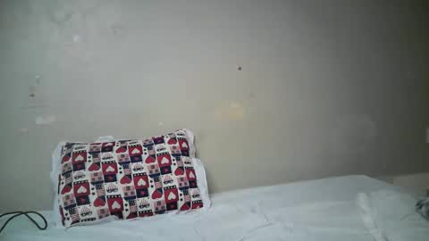 Snapshot of miss_pretty01 chatting on 04-18-26, 04:33 miss_pretty01 online show from 04-18-26, 04:33