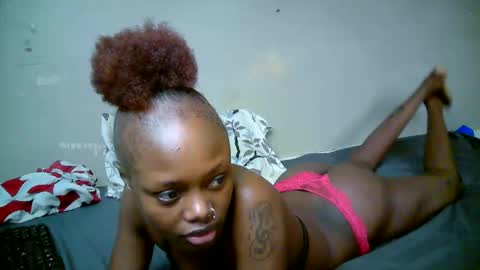 Snapshot of miss_pretty01 chatting on 05-06-26, 12:41 miss_pretty01 online show from 05-06-26, 12:41