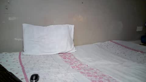 Snapshot of miss_pretty01 chatting on 05-21-26, 06:37 miss_pretty01 online show from 05-21-26, 06:37