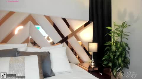 Sofia Alvarez online show from 03-11-25, 11:44