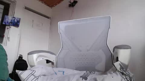 Snapshot of miss_spy chatting on 01-12-26, 04:56 Kortana 2.0 dont forget thumbs up and follow me on twitter online show from 01-12-26, 04:56