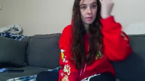 Snapshot of miss_sunshine01 chatting on 12-19-25, 02:46 Bella online show from 12-19-25, 02:46