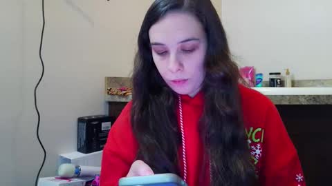 Snapshot of miss_sunshine01 chatting on 12-21-25, 11:34 Bella online show from 12-21-25, 11:34