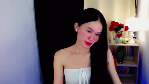 Snapshot of miss_sunshinex chatting on 02-15-25, 06:44 Shine online show from 02-15-25, 06:44