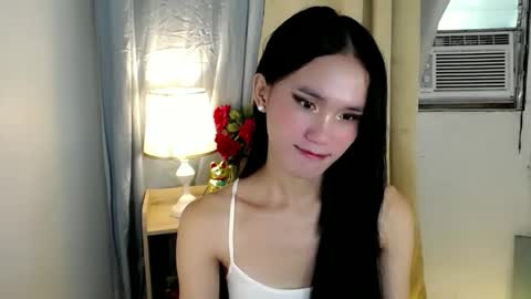 Snapshot of miss_sunshinex chatting on 02-20-25, 01:25 Shine online show from 02-20-25, 01:25