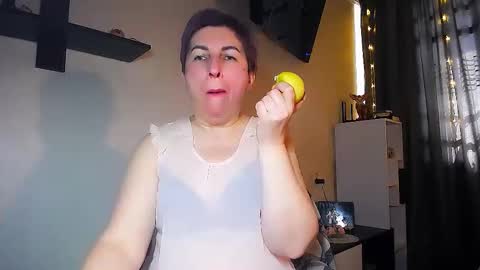 Snapshot of miss_tasha_kom chatting on 02-19-25, 10:12 miss_tasha_kom online show from 02-19-25, 10:12