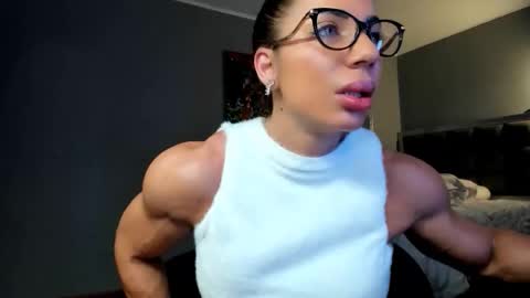 Alesyamuscledoll online show from 04-05-26, 08:28