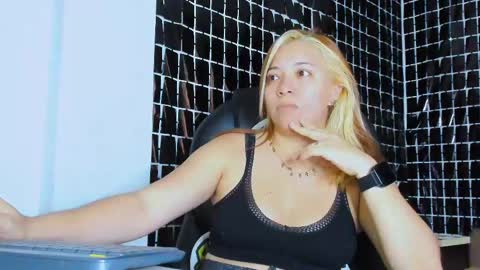 Snapshot of missalmafenix chatting on 05-18-26, 04:57 missalmafenix online show from 05-18-26, 04:57