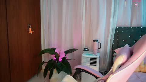 Snapshot of missara_ chatting on 04-10-26, 12:27 missara_ online show from 04-10-26, 12:27