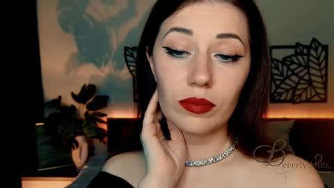 Snapshot of missbeverlymills chatting on 12-12-24, 06:42 The divine Beverly online show from 12-12-24, 06:42