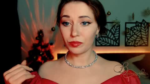 Snapshot of missbeverlymills chatting on 01-04-25, 03:17 The divine Beverly online show from 01-04-25, 03:17