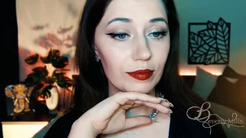 Snapshot of missbeverlymills chatting on 02-05-25, 05:09 The divine Beverly online show from 02-05-25, 05:09