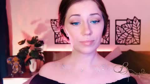 Snapshot of missbeverlymills chatting on 03-08-25, 12:52 The divine Beverly online show from 03-08-25, 12:52