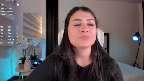Snapshot of missbianca1 chatting on 12-17-24, 02:55 Bianca Torres online show from 12-17-24, 02:55