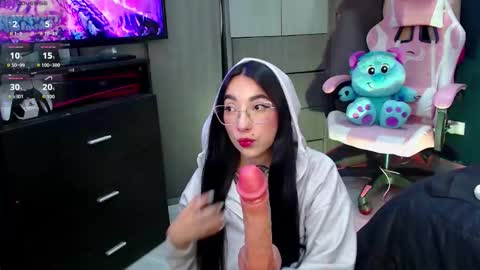 Snapshot of misscamilaf chatting on 11-26-25, 02:23 Camila Flores online show from 11-26-25, 02:23