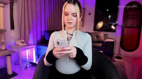 Chloe freelance model Please your thumbs up are important  online show from 01-09-25, 12:25