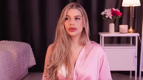 Snapshot of missclairee chatting on 06-11-26, 07:45 Claire online show from 06-11-26, 07:45