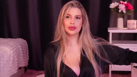 Snapshot of missclairee chatting on 06-17-26, 07:37 Claire online show from 06-17-26, 07:37