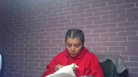 Snapshot of misselii chatting on 12-19-25, 10:11 melodie online show from 12-19-25, 10:11