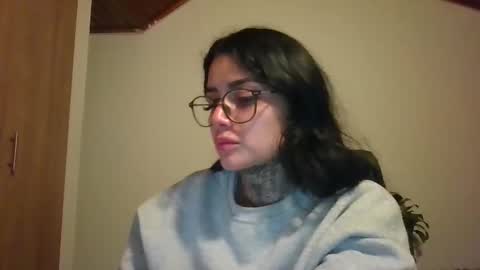 Snapshot of misselii chatting on 02-11-26, 04:28 melodie online show from 02-11-26, 04:28