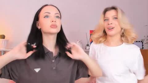 Hello dear my name Elisa online show from 11-26-25, 09:21