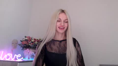 Snapshot of missemma1111 chatting on 12-04-24, 11:57 EMMA online show from 12-04-24, 11:57