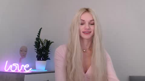 Snapshot of missemma1111 chatting on 01-02-25, 09:07 EMMA online show from 01-02-25, 09:07