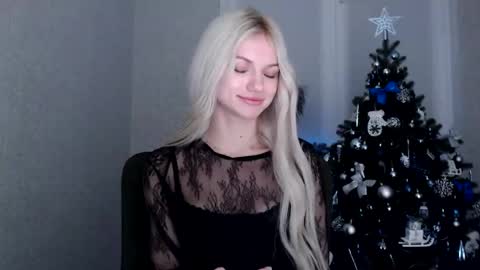 Snapshot of missemma1111 chatting on 01-16-25, 11:37 EMMA online show from 01-16-25, 11:37