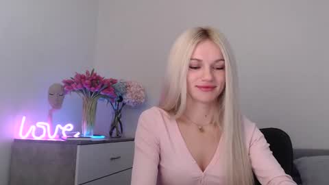 Snapshot of missemma1111 chatting on 01-24-25, 10:08 EMMA online show from 01-24-25, 10:08