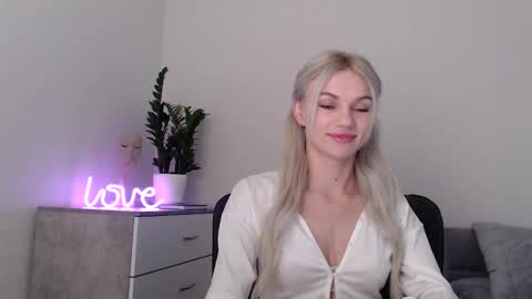 Snapshot of missemma1111 chatting on 02-03-25, 08:24 EMMA online show from 02-03-25, 08:24