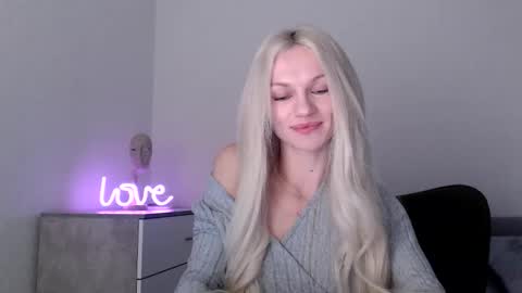 Snapshot of missemma1111 chatting on 12-16-25, 03:17 EMMA online show from 12-16-25, 03:17