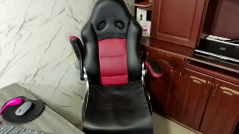 Escarlet online show from 10-31-25, 01:28