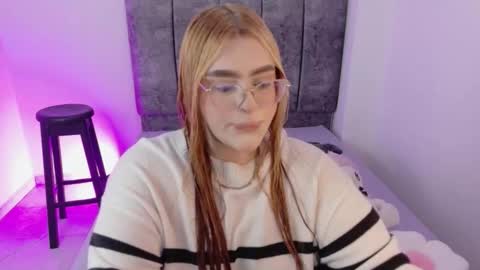 Snapshot of missevans_ chatting on 12-21-25, 09:38 missevans_ online show from 12-21-25, 09:38