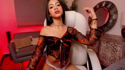 Snapshot of missfrancia_ chatting on 11-19-25, 03:01 Amelia Leon online show from 11-19-25, 03:01