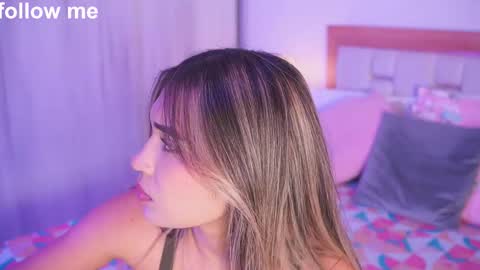 Snapshot of missjuliaa_ chatting on 09-18-25, 03:19 A N N Y online show from 09-18-25, 03:19