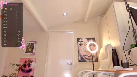 Ania online show from 02-07-25, 01:22