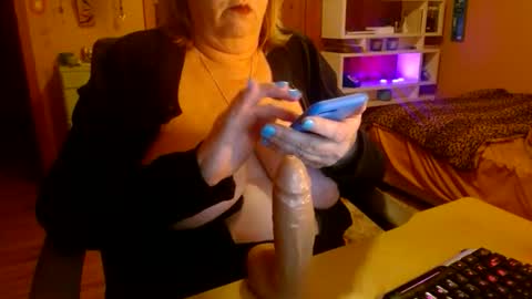 MissKittyFox online show from 01-18-26, 05:55