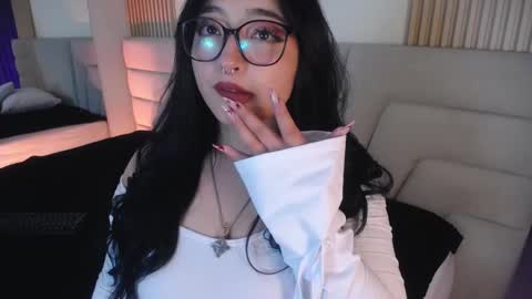 Miss Loise online show from 10-22-25, 04:24