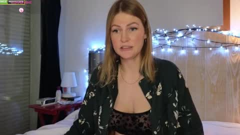 Snapshot of misslucci chatting on 12-22-24, 09:22 Misslucci online show from 12-22-24, 09:22