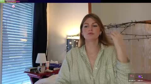 Snapshot of misslucci chatting on 01-08-25, 09:00 Misslucci online show from 01-08-25, 09:00