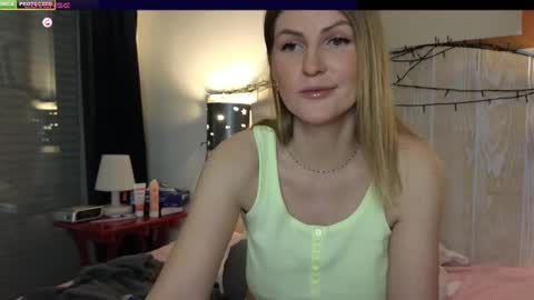 Snapshot of misslucci chatting on 01-10-25, 02:45 Misslucci online show from 01-10-25, 02:45