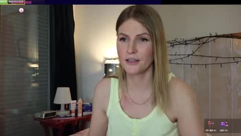 Snapshot of misslucci chatting on 01-10-25, 06:06 Misslucci online show from 01-10-25, 06:06